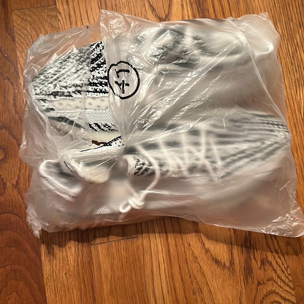 yeezy sneakers navy blue and white